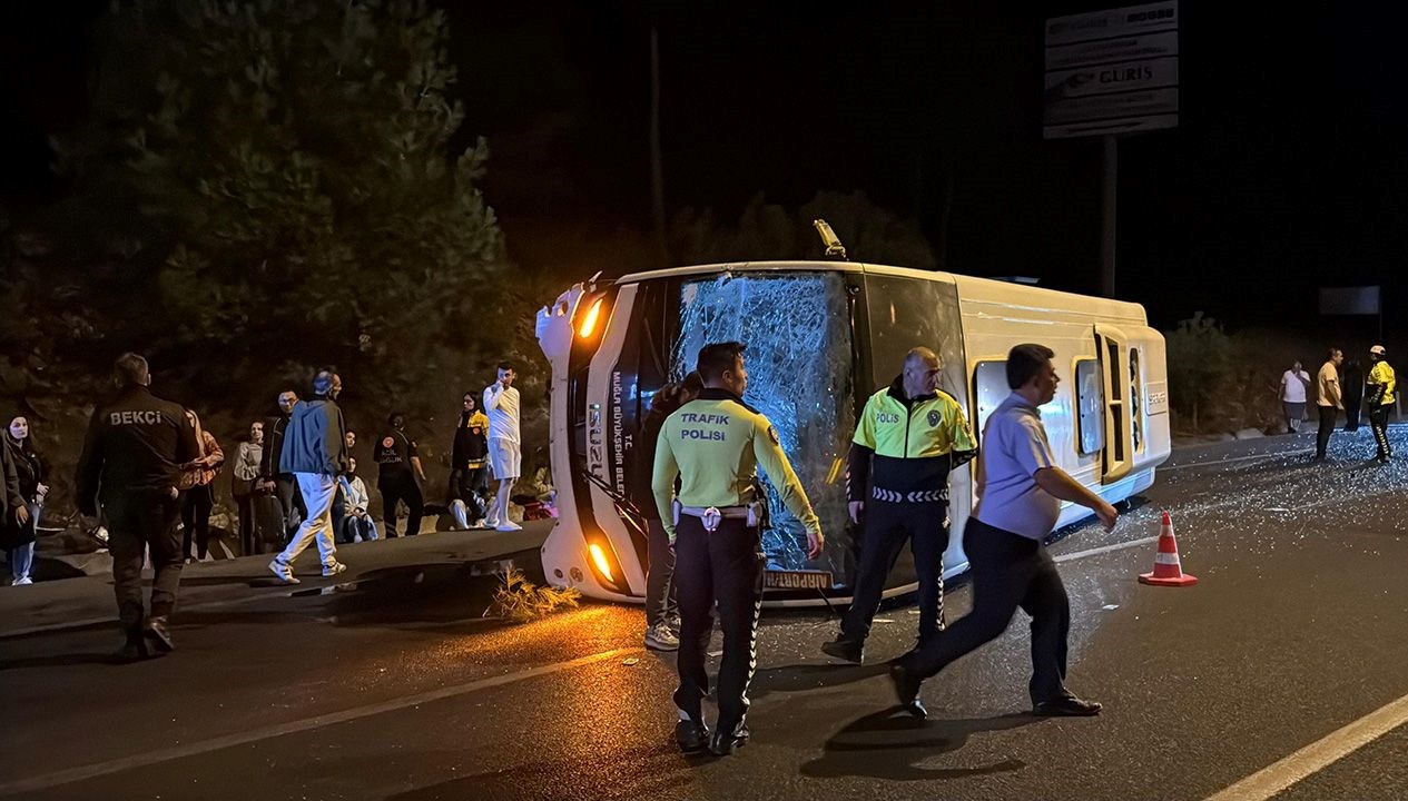 havalimani otobusu devrildi 5 yarali YAju8XXW