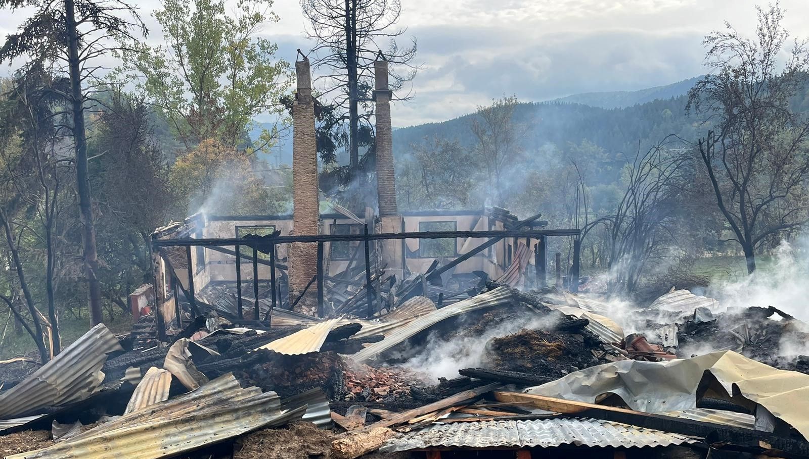 alevlere teslim olan ahsap ev kule dondu uJjYujgr