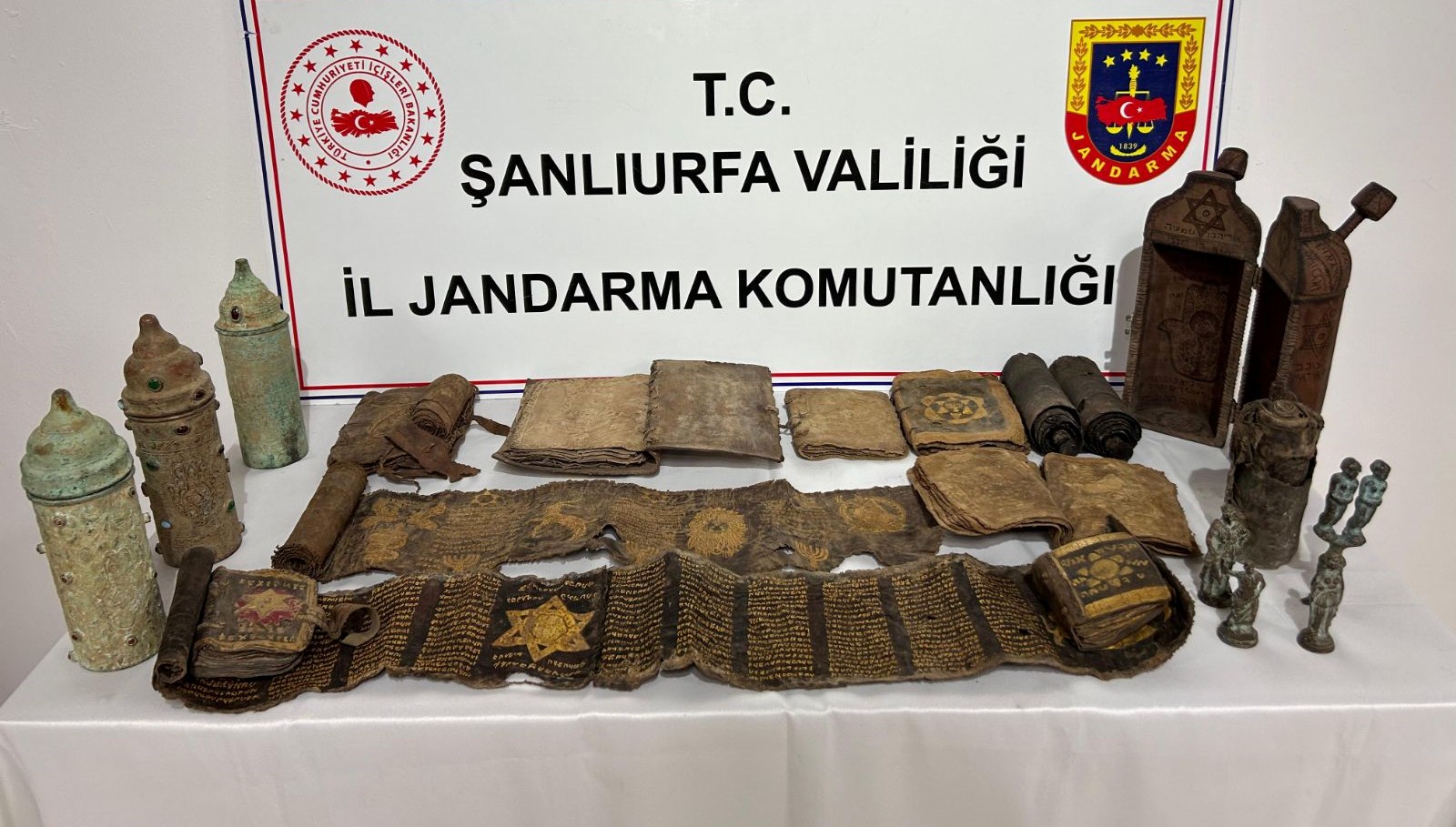 sanliurfada tarihi eser operasyonu 11 kitabe ve 4 heykel ele gecirildi 7rTi9qHx