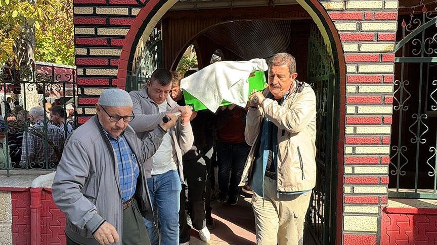 evde bogazi kesilmis halde bulunan kadin topraga verildi EEInADSH.jpg