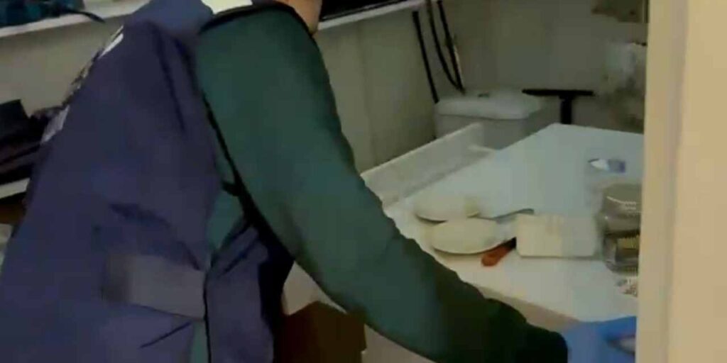 is-yerindeki-gizli-bolmede-1-milyon-makaron-ele-gecirildi-AS8T8kin