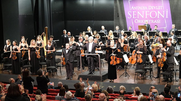 adsodan-19-mayis-ataturku-anma-genclik-ve-spor-bayramina-ozel-konser-QdlJcrj2