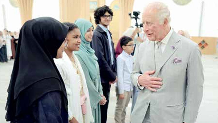 Kral charles cambridge merkez camisinde vpgMtKlC